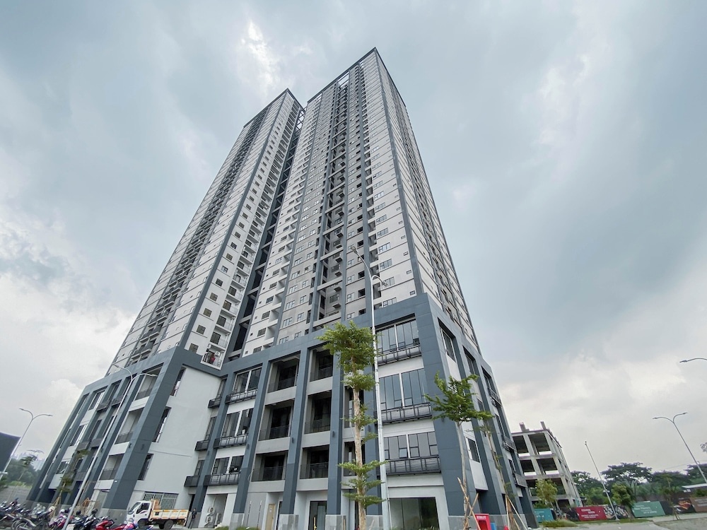 Neat 3Br For 4 Pax At Meikarta District 2 Apartment in Cibatu
