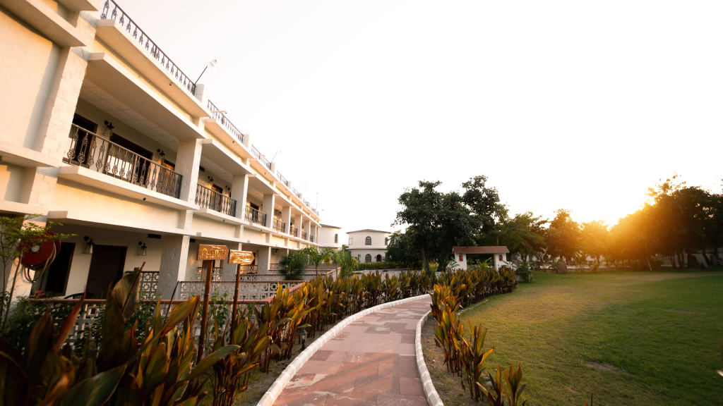 Narwar Lakefront Resort
