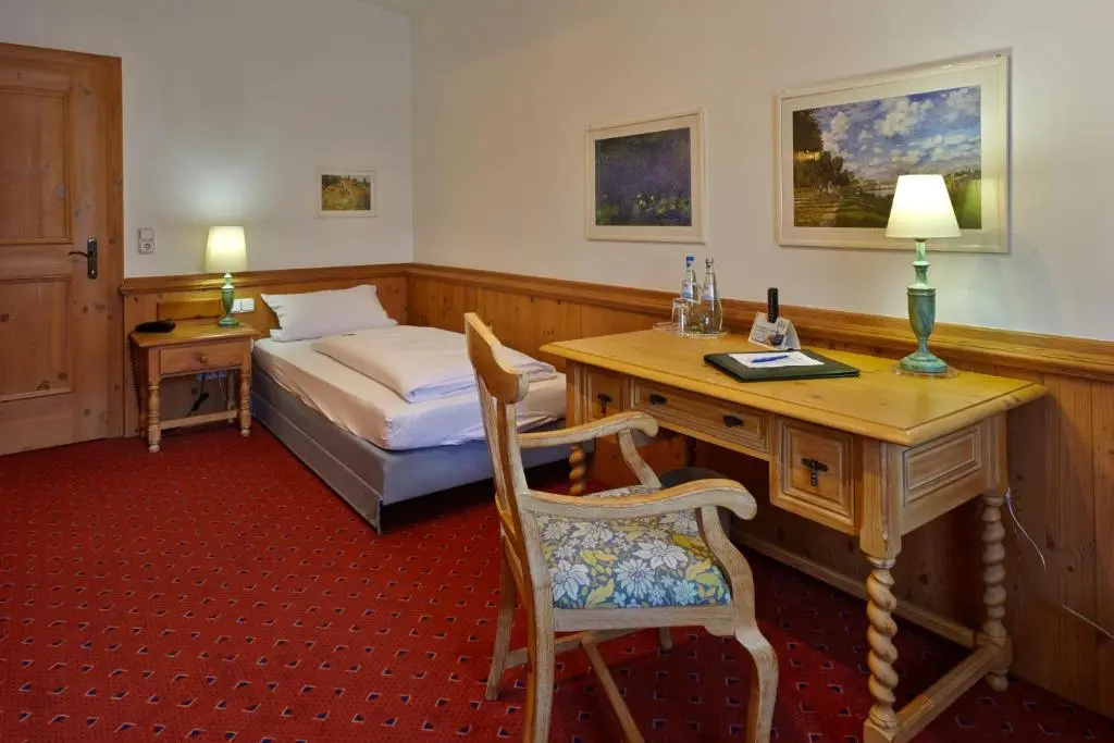 Hotel Sauerlacher Post - Chambres
