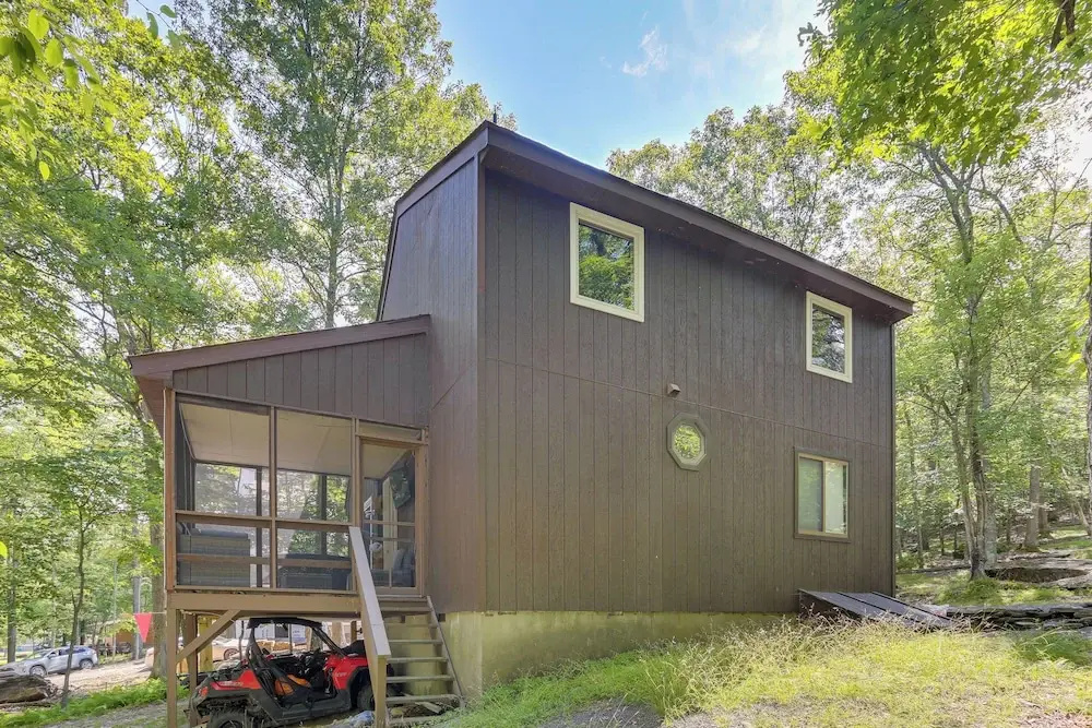 Screened Porch & Deck: Pet-friendly Poconos Escape