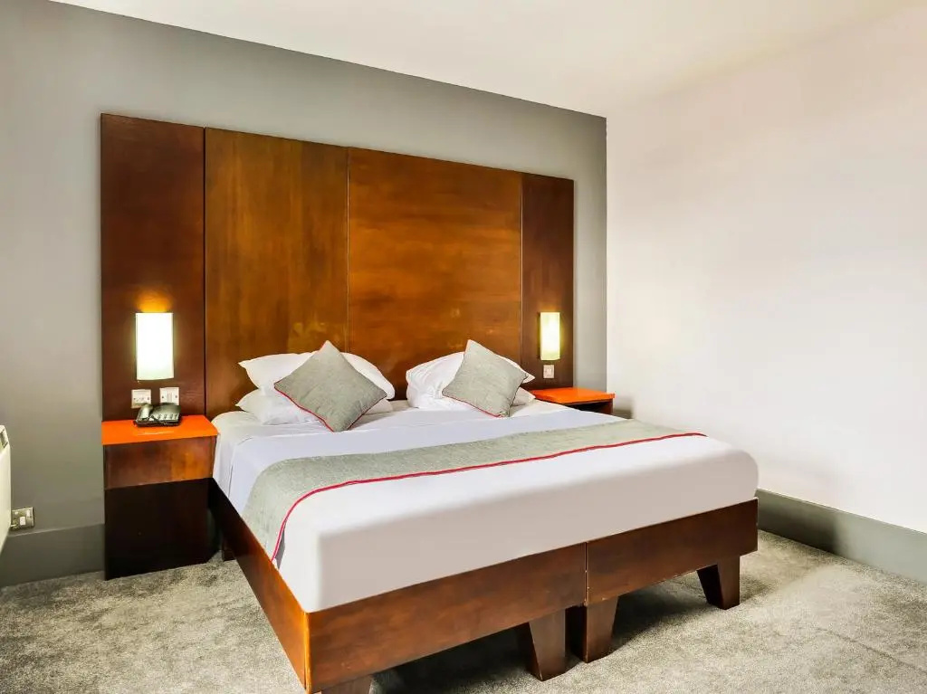 Deluxe Double room (full double bed)