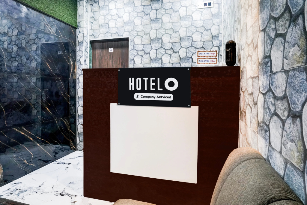 Hotel O Khar East Near Railway Station