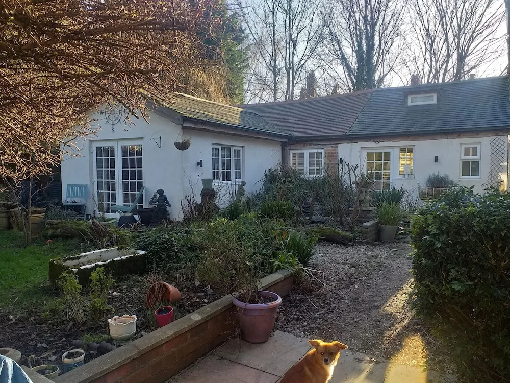 House - Sleeps 2, pet Friendly & Free Parking