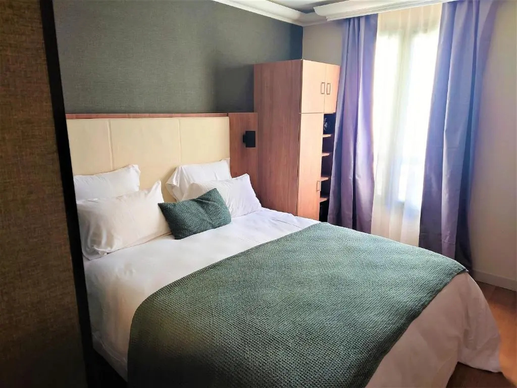 Deluxe Double room (full double bed)