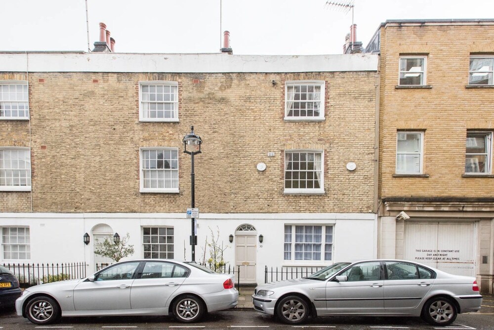 Stylish 3 bed House 2 Minutes From Baker Street!