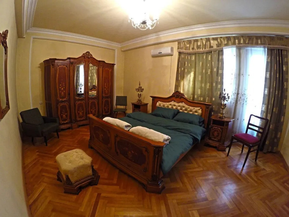 Deluxe Double room (full double bed)