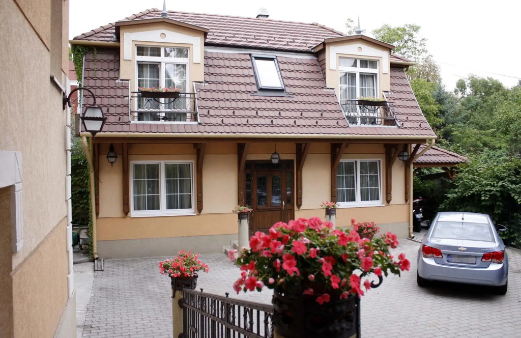 Lv Vay Villa Hotel