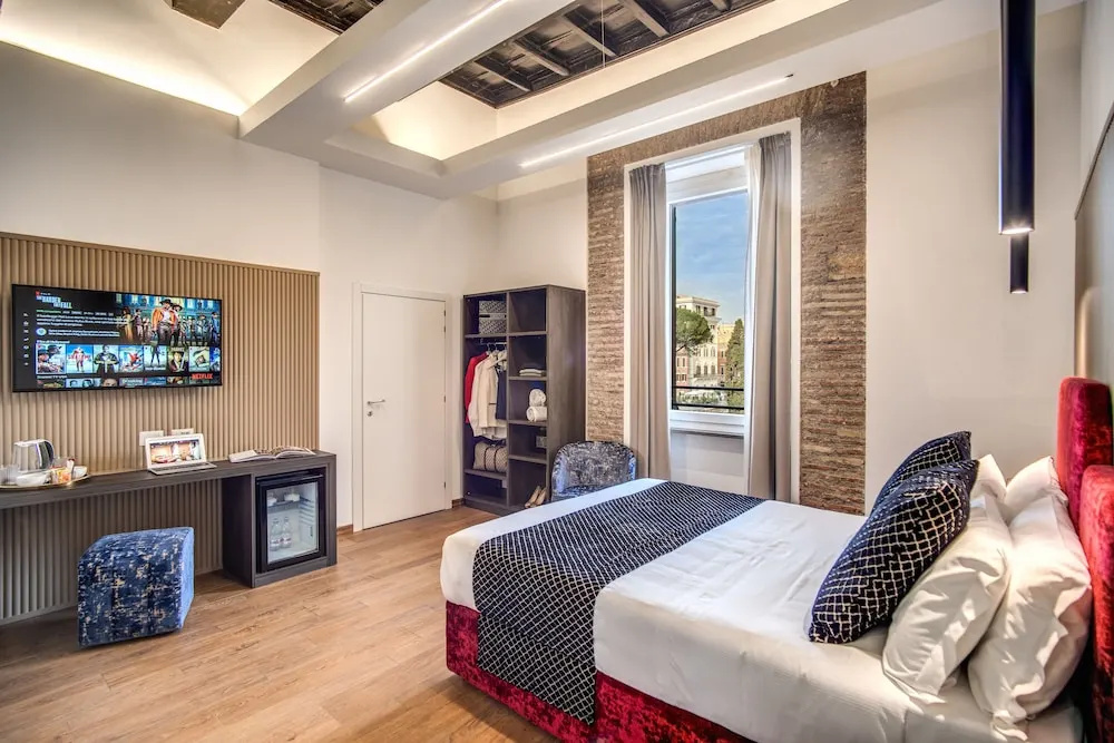 Superior Double room with city view (full double bed)