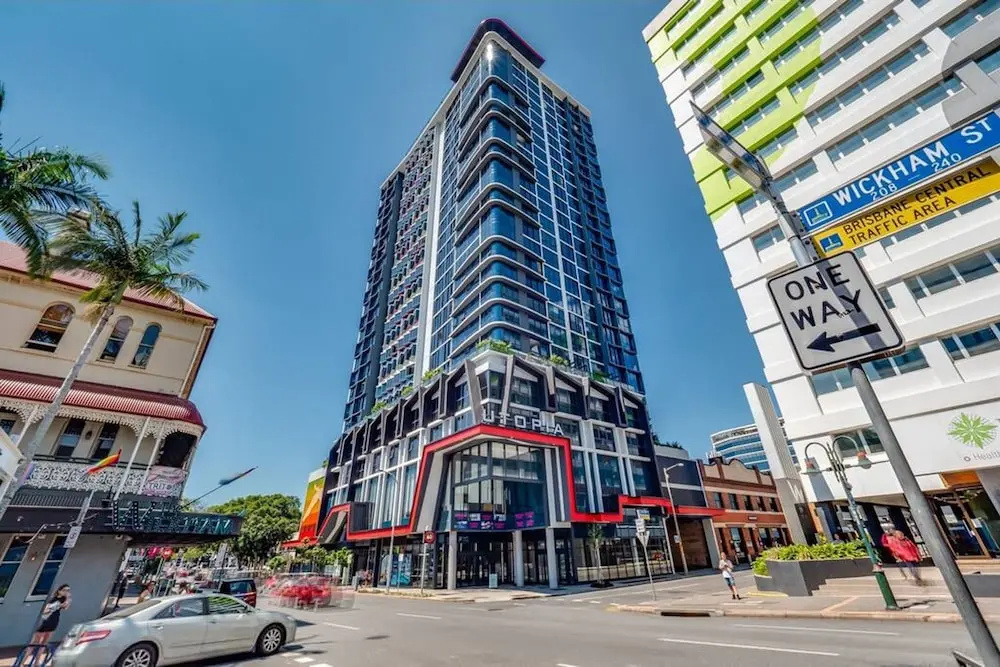 2BR Utopia Fortitude Valley Pool Rooftop King bed