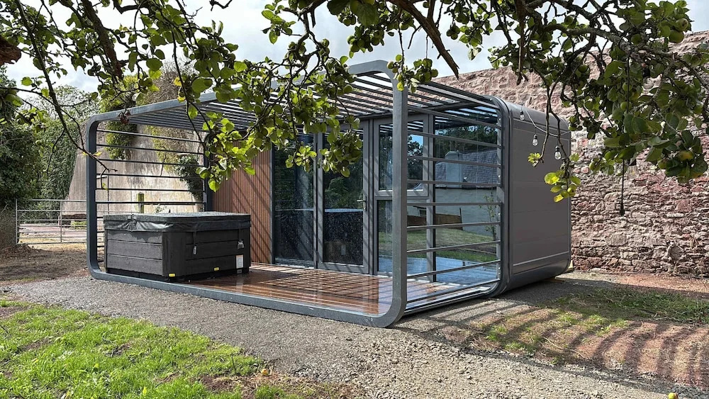 Glamping Pod With a Hot Tub in Orchard