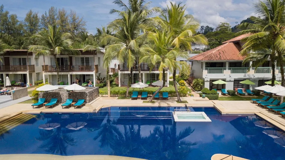 Трёхместный номер Deluxe с балконом в The Briza Beach Resort Khaolak