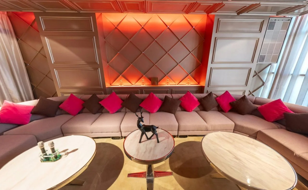 Lobby & Reception