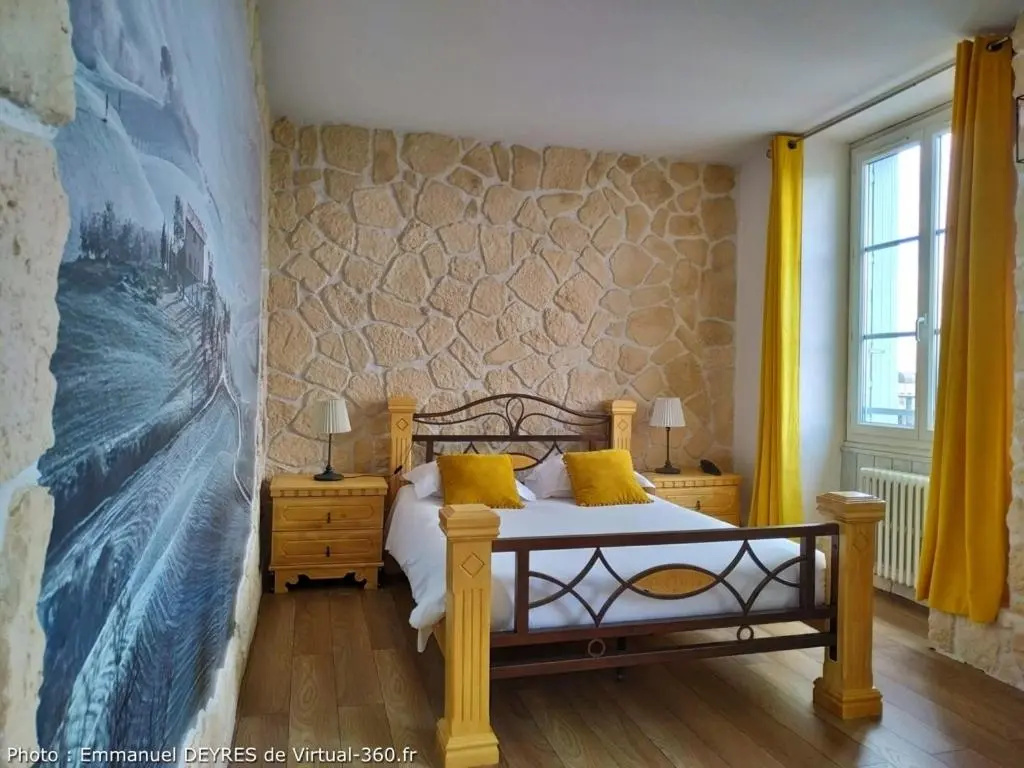 Double room (full double bed)