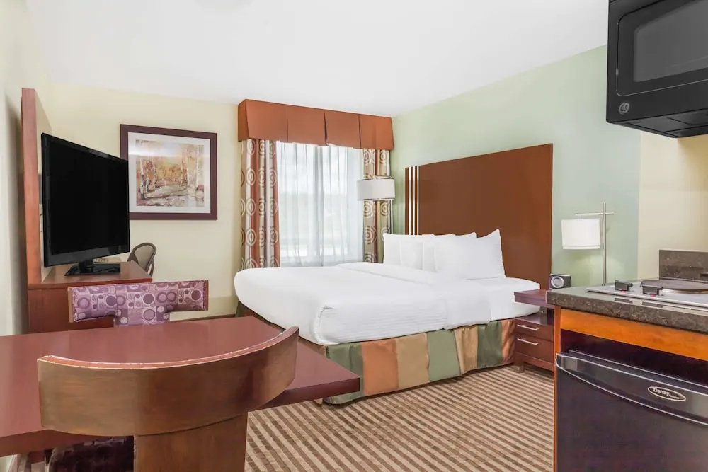 Ramada Carlyle