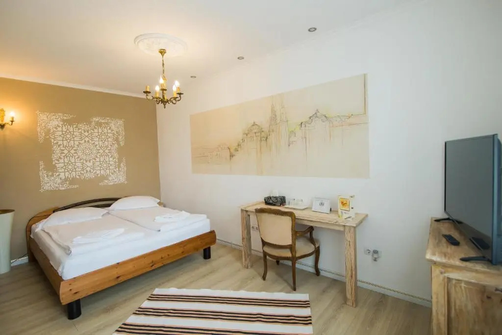 Standard Double room (full double bed)
