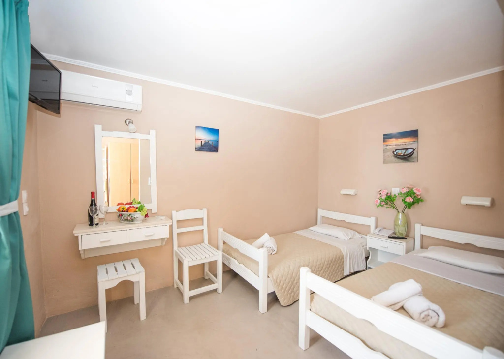 Standard Double room with garden view (full double bed)