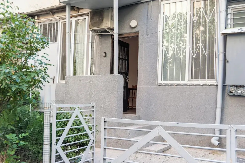 Cute Ground Floor with Free Parking