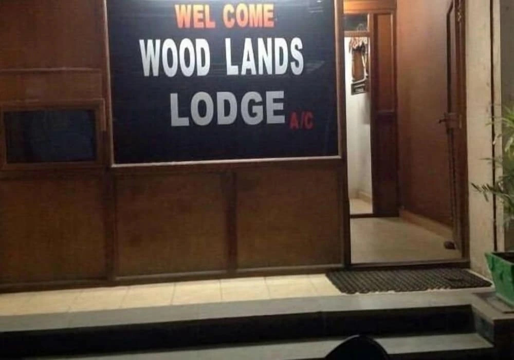 Woodlands Lodge By Iroomz