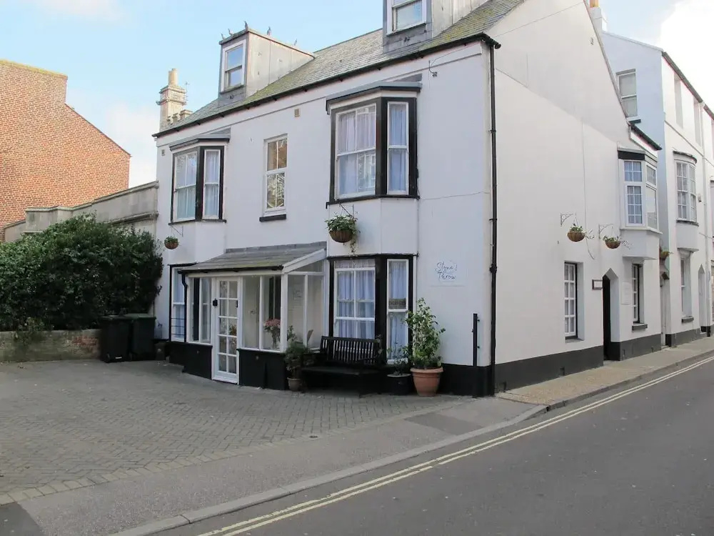 Stone's Throw Guesthouse
