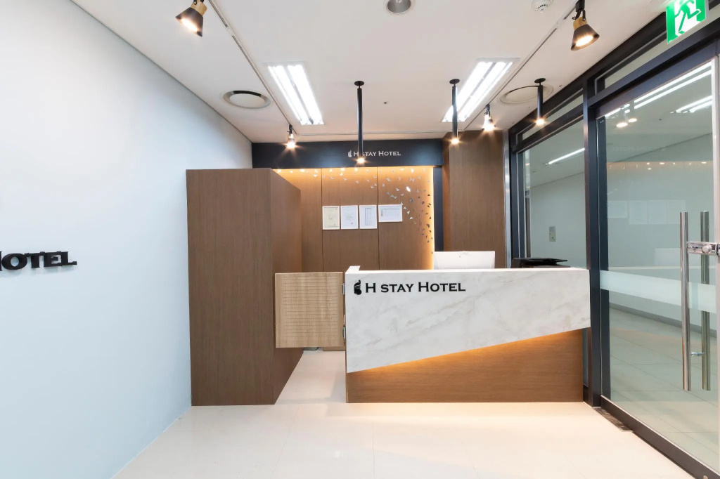 Lobby & Reception