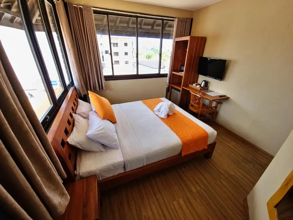 Deluxe Double room (full double bed)