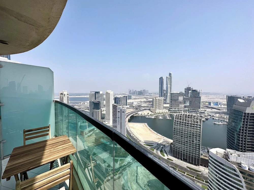 Lux BnB Upper Crest Tower I Skyline Views