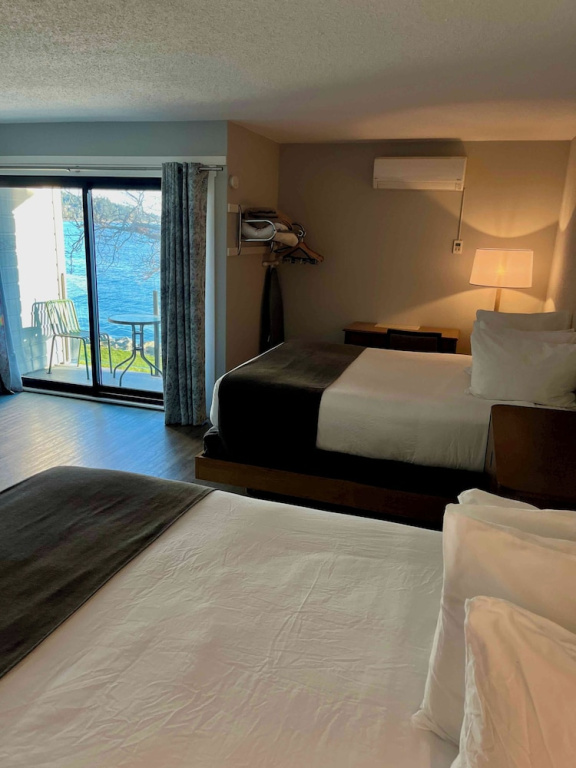 Standard Double room with water view (full double bed)