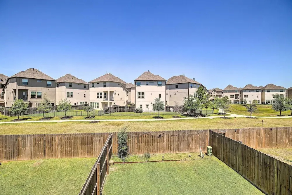 Pet-friendly Houston Home - 3 Mi to NRG Stadium!