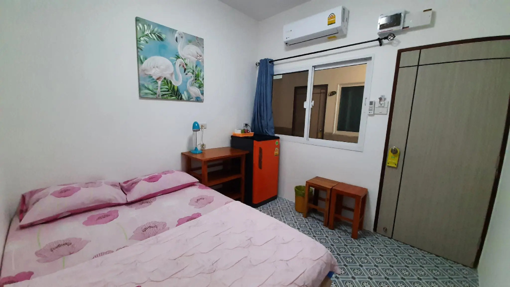 Economy room
