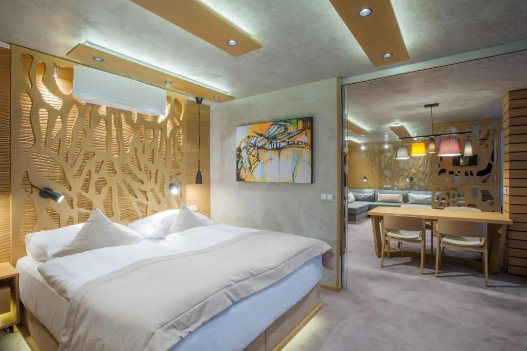 Luxury Panorama with Water World Access Apartment