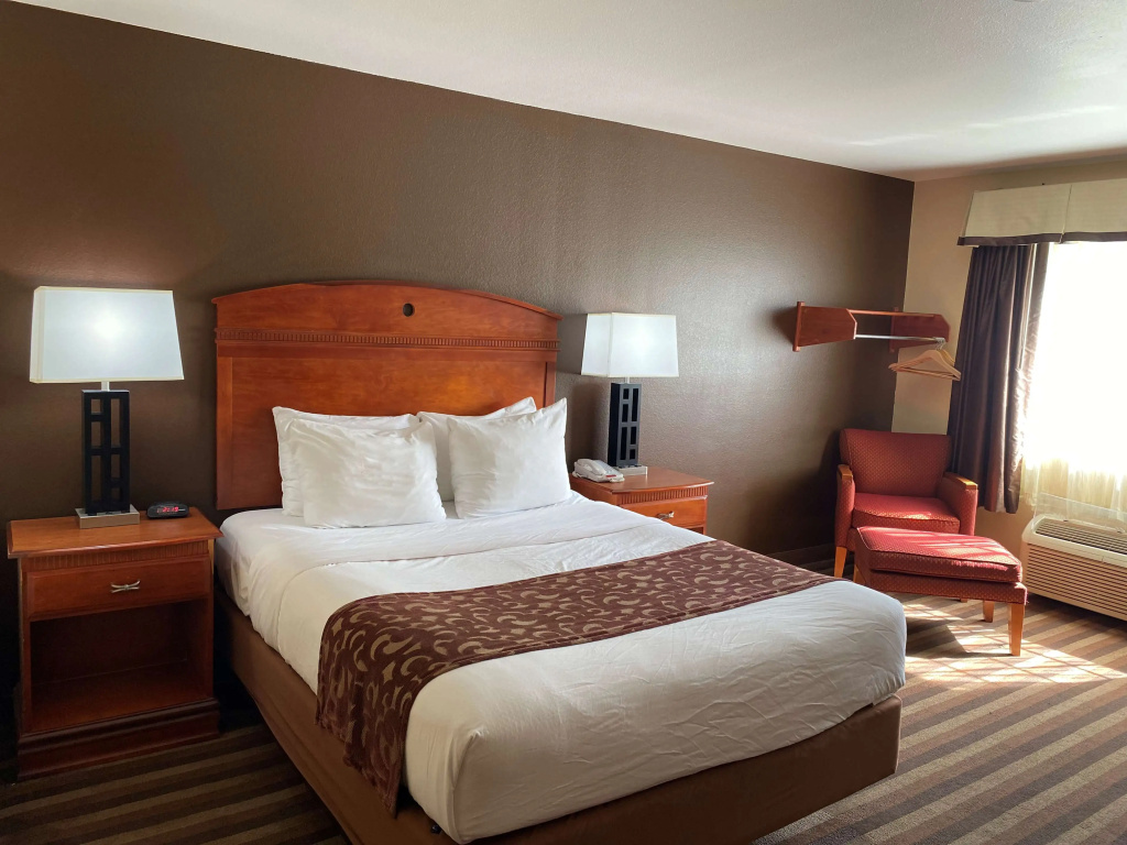 Best Western Manhattan Inn Room Type - Standard Double room (full double bed)