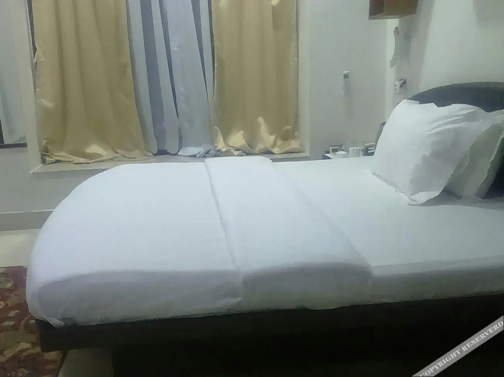 OYO 13331 The Broadstreet Broadway Metropolitan