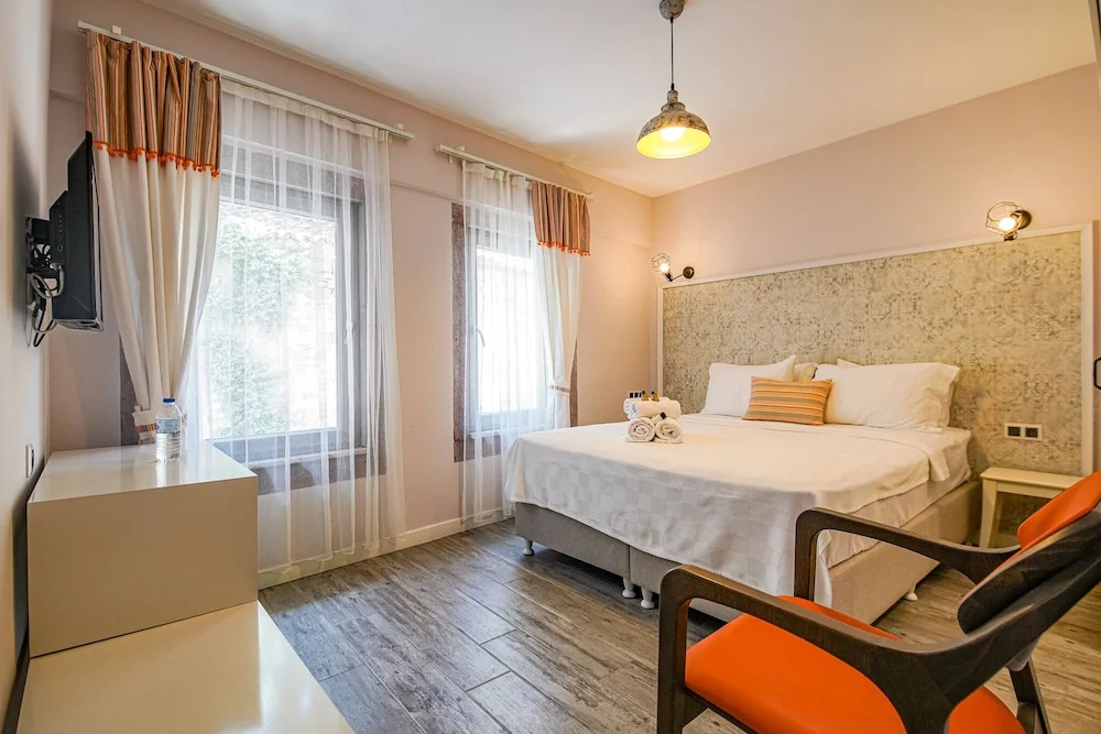 Deluxe Double room (full double bed)