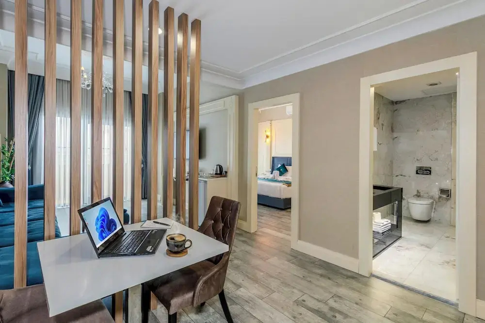 Deluxe Suite