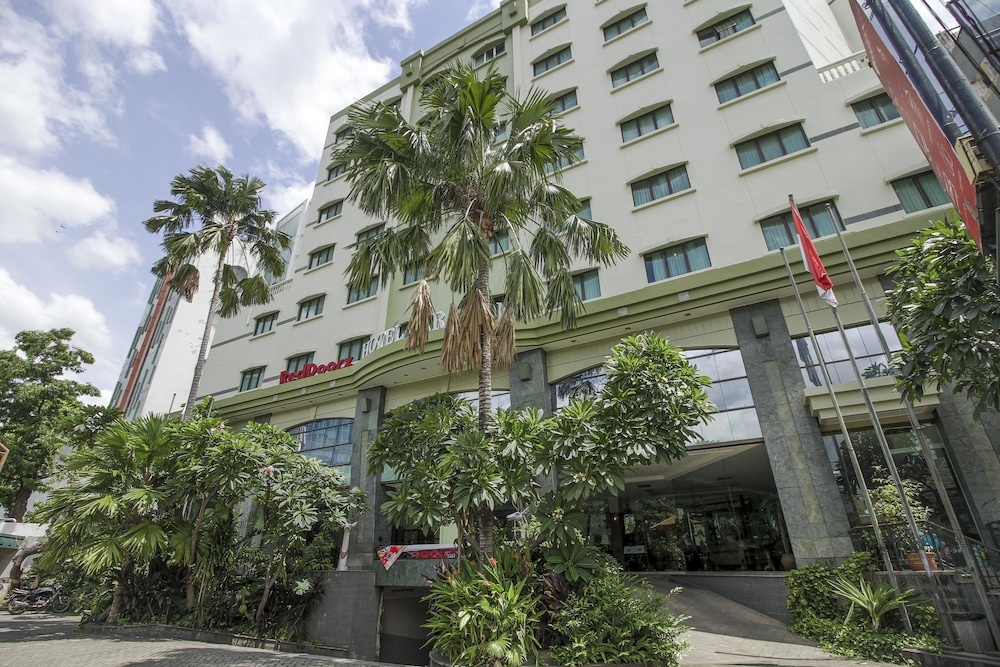 RedDoorz Plus near Monumen Nasional Jakarta
