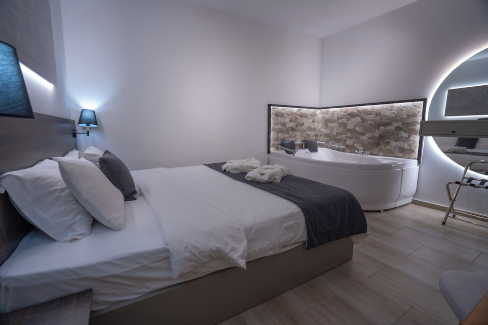 Deluxe Suite with balcony