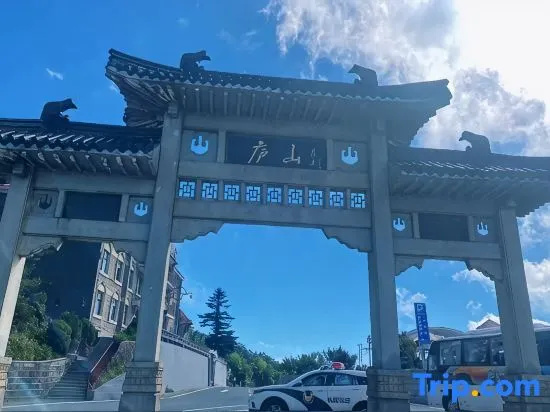 Jinglu Homestay