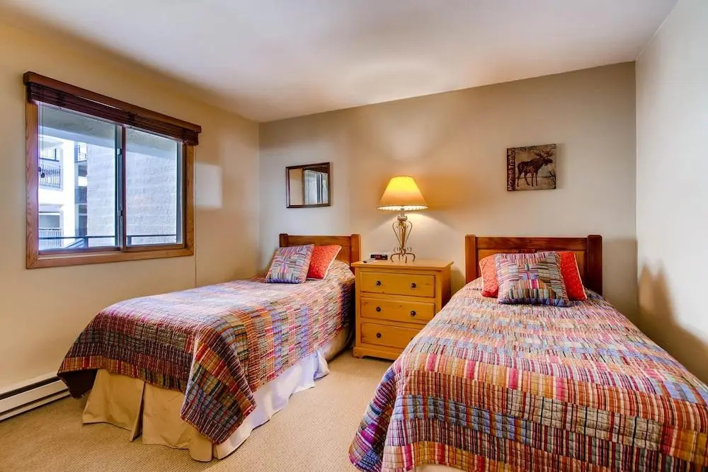 2 Br With Open Floor Plan & Updated Kitchen 2 Bedroom Condo - No Cleaning Fee! by RedAwning