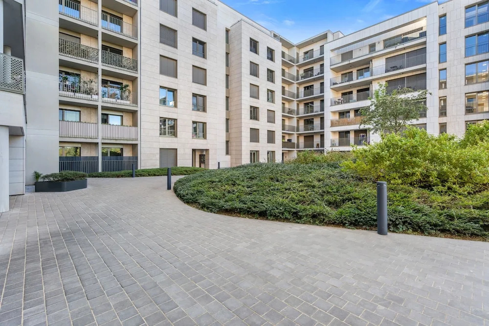 Modern 2-Bedroom Apartment ID227