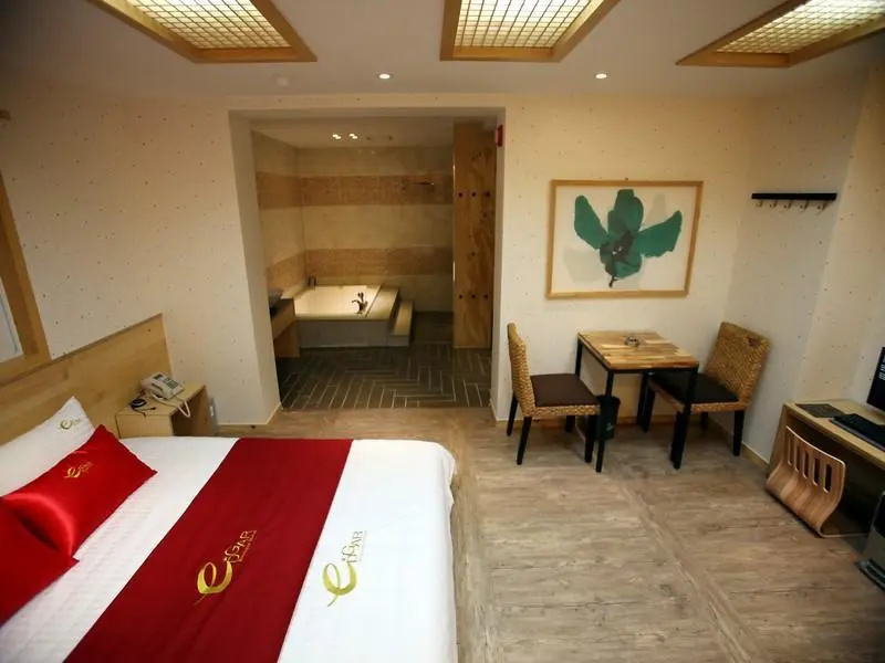 Premier room