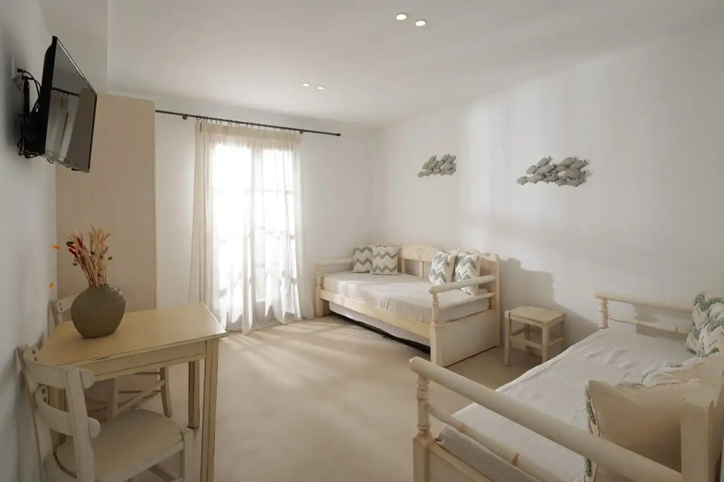 1 Bedroom Apartment with pool view