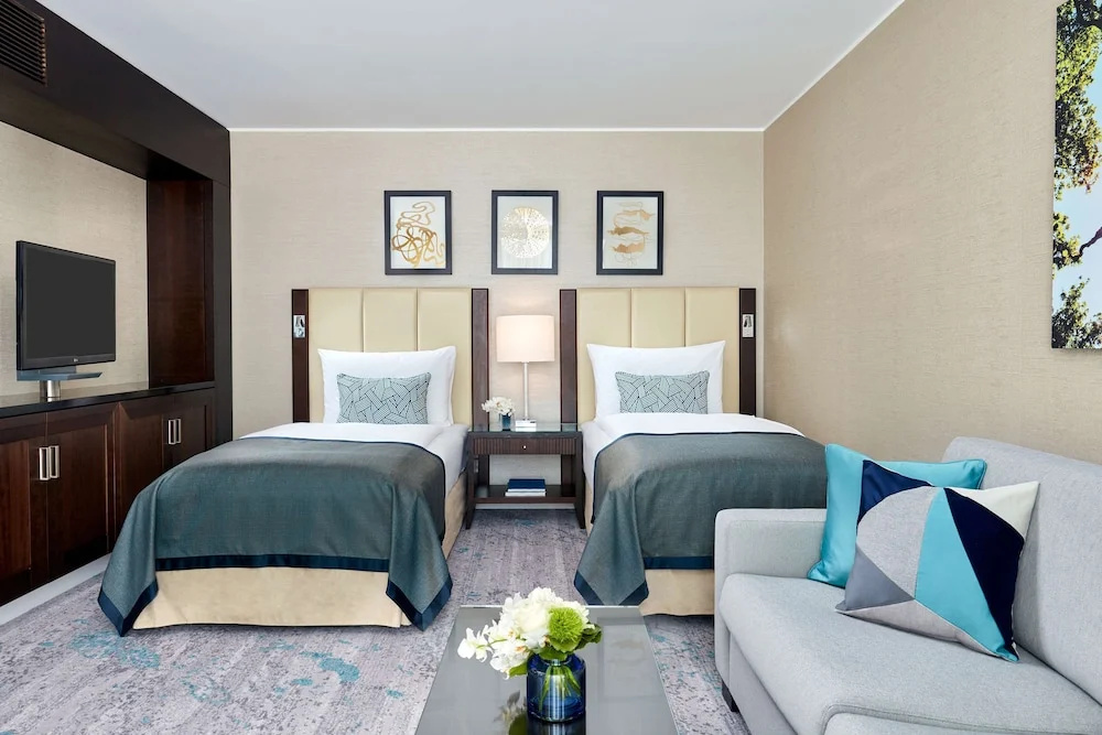 Double Junior Suite with city view (full double bed)