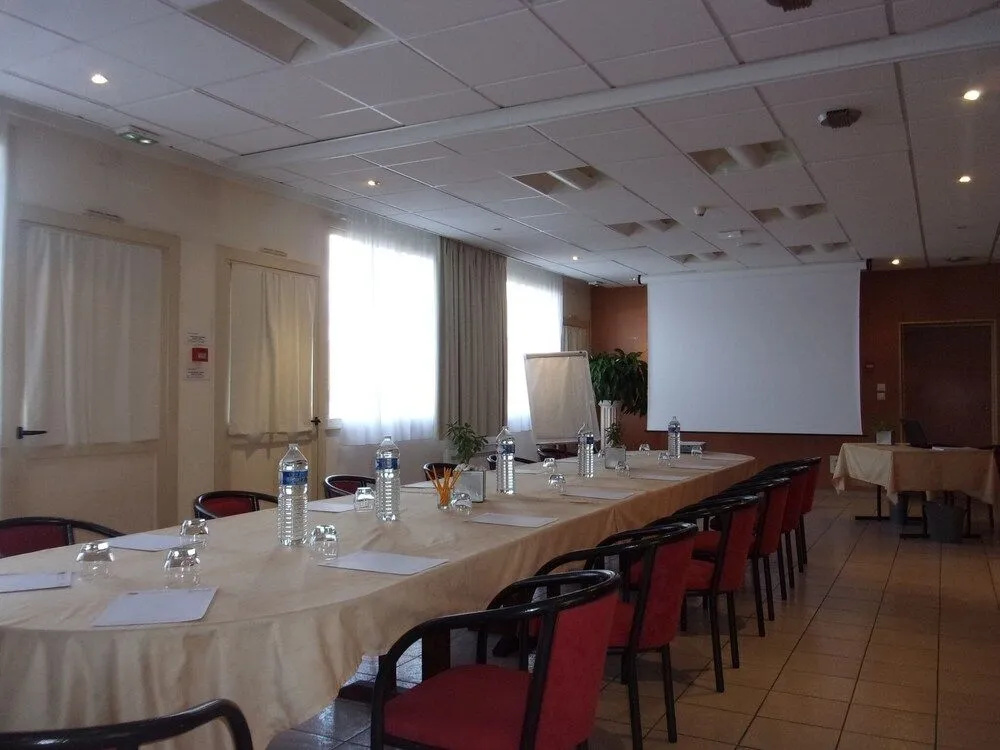 Cit' Hôtel la Pyramide - Général