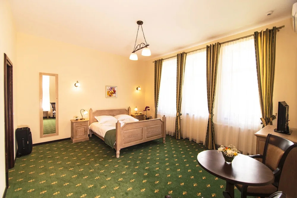 Superior Double room with balcony (full double bed)