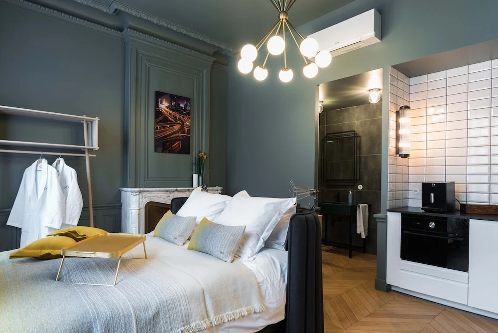 Superior Double room with garden view (full double bed)