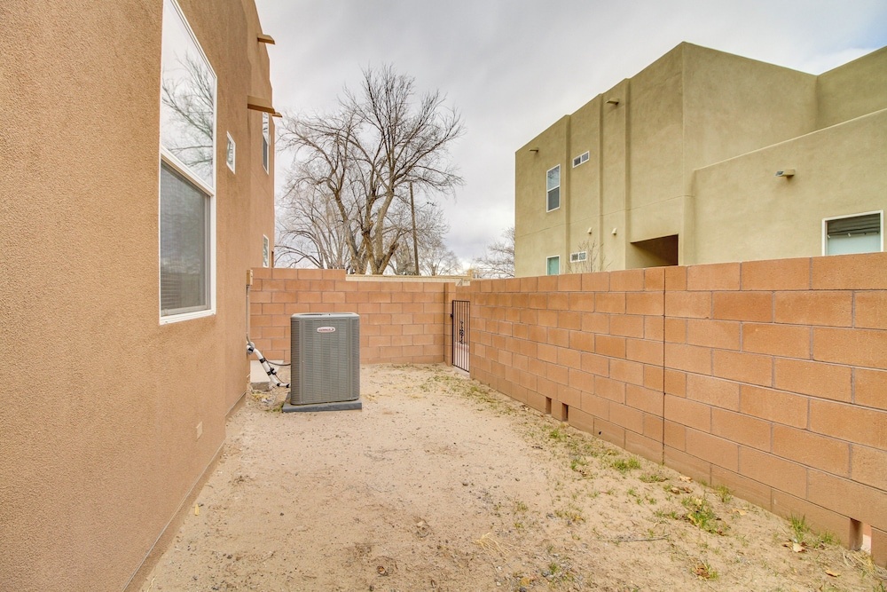 4 Mi to Unm: Convenient Albuquerque Townhome!