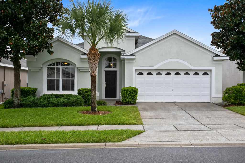Immaculate 4 Bedrooms 3 Bathroom in Windsor Palms