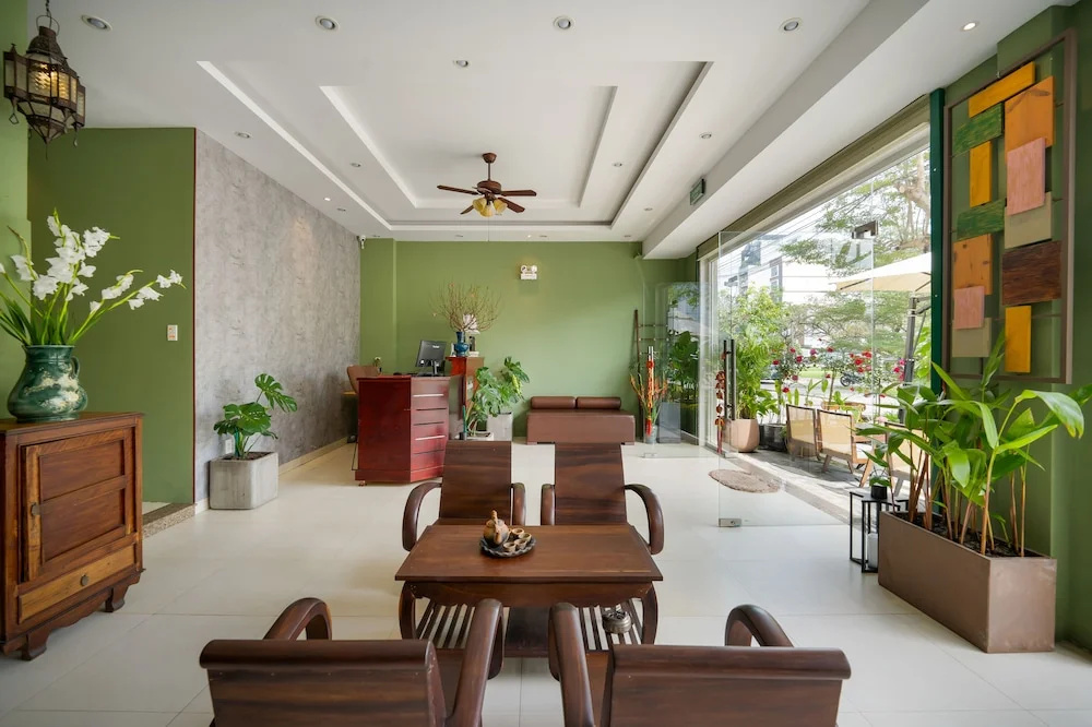Lobby & Reception