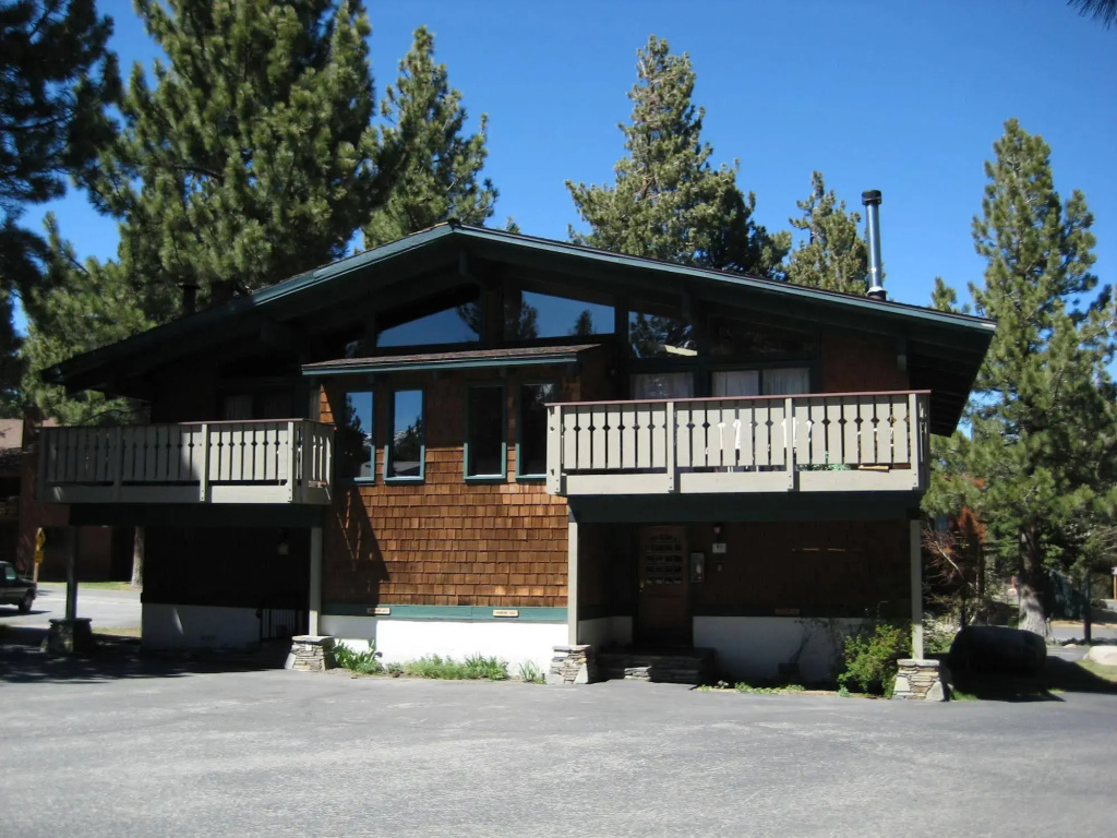 Chateau Sans Nom by Mammoth Reservation Bureau