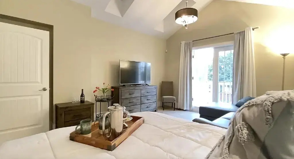 Kelowna Bed and Breakfast - фото 2